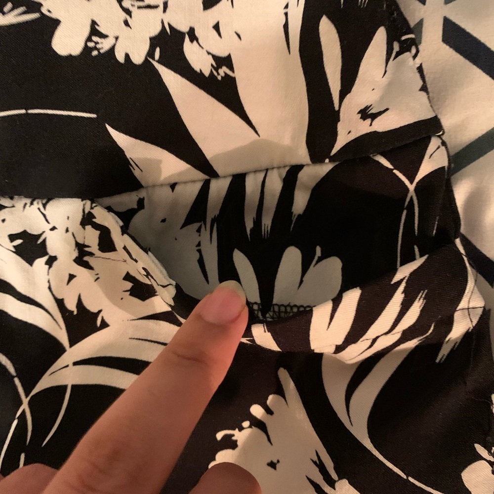 EUC S.C.&CO. Floral skirt 🖤🤍 - Picture 9 of 10